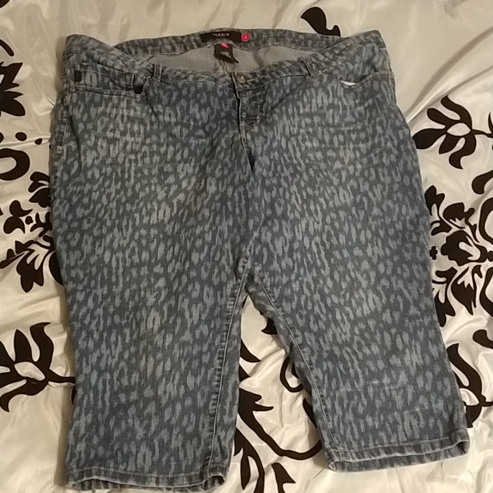 Torrid Capris